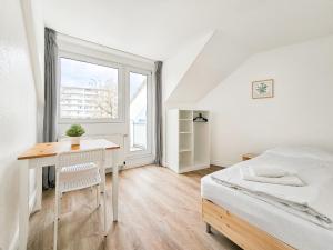 Tolstov Apartments - Monteurwohnungen - 3 Schlafzimmer - Küche - Balkon - Waschmaschine - 25 Min zur Messe DUS