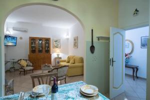 Elegant house overlooking the sea, easy park, wifi