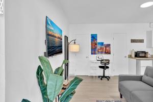 Hollywood Blvd Near The Beach "hotel Like Suite"