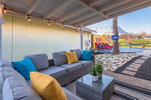 Golf Course Escape Private Pool & Games