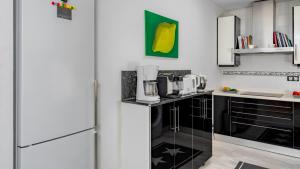 Fuengirola Seaside Bliss: 3 BR with a View