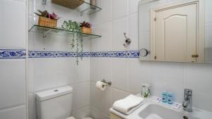 Fuengirola Seaside Bliss: 3 BR with a View