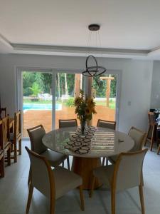 Casa 05 suítes, piscina e natureza