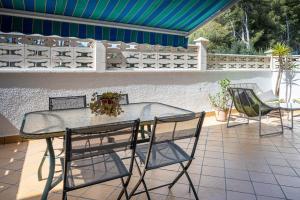 AT052 Planta baja con piscina, tan solo 600m de la playa