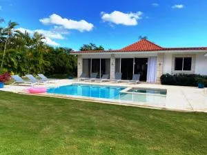 Seasideserenity Luxury Villa Steps From The Beach - Las Minas