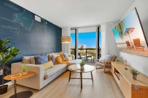 Infinite Views with Amazing Pool plus Gym, Near Beach