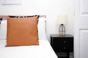 Peaceful 3 Bed Flat with Parking and Balcony by CTO Serviced Apartments