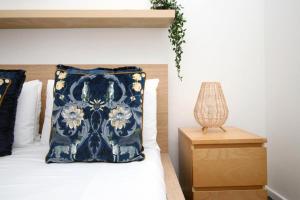 Peaceful 3 Bed Flat with Parking and Balcony by CTO Serviced Apartments