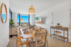 Infinite Views, Amazing Pool, Gym, Near Beach