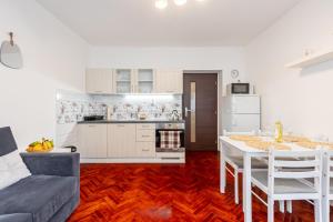 CitySerenity Rustic Apartment