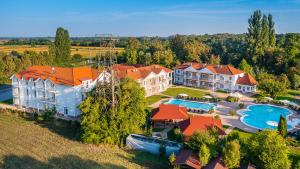 Aranyszarvas Panzió****, Étterem és Grillterasz