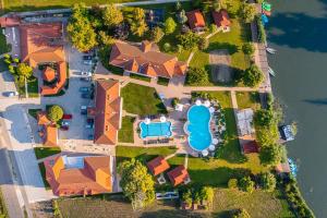 Aranyszarvas Panzió****, Étterem és Grillterasz