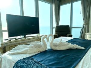 Oceanfront Luxury Condo in Pattaya with Private Beach and Inifinity Pool - NOT A HOTEL 30 Day Stay Minimum