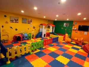 Oceanfront Luxury Condo in Pattaya with Private Beach and Inifinity Pool - NOT A HOTEL 30 Day Stay Minimum