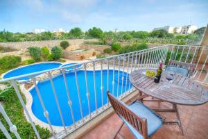 Spacious Apartment with Pool in Misrah Simar in Qala