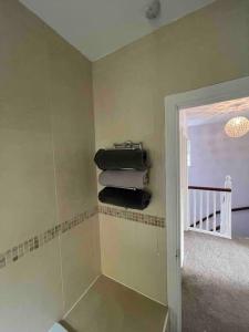 Spacious 4 bedroom house with large garden