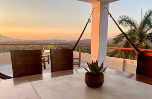 Vistas a las Montañas y al Mar I Condominio Las Calandrias I Alberca I Wi-Fi