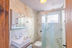 Apto quadra mar em BC c ótima localização EIT302