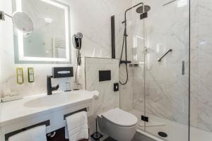 Suite with Partial Sea View room in Strandhotel Hohenzollern