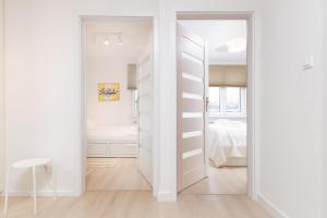 Gdynia Sunny Apartment for 5 People by Noclegi Renters