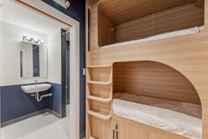 Bed in 4-Bed Mixed Dormitory Room room in Meco Hotel