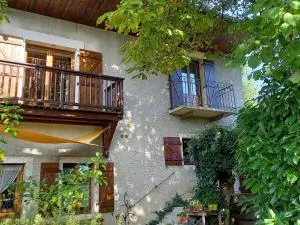 "Chez Bastien" duplex indépendant dans maison avec jardin - 姆克西