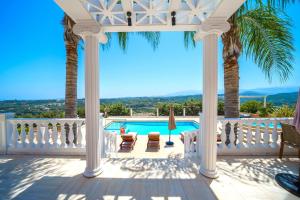 Iro Royal Villa by PosarelliVillas