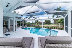 Golf-View House I $300k Reno on Prestigious Island Country Club - Ubytování bez kategorie ve městě Marco Island