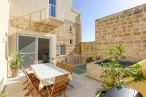 A 2BR farmhouse with private pool in Zebbug & BBQ by 360 Estates - Apartmány, Żebbuġ