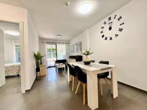 Apartamento Reformado con Piscina Albir