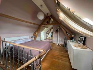 Villa dans son écrin de verdure, piscine privée, totalement privée