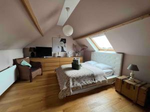 Villa dans son écrin de verdure, piscine privée, totalement privée