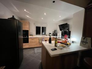 Villa dans son écrin de verdure, piscine privée, totalement privée