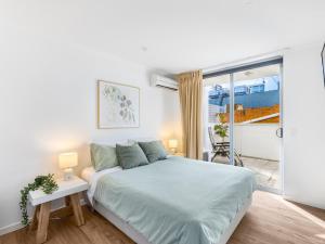 Central 2BR APT for 6PPL w free parking South BNE