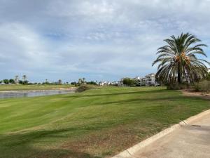 Rez-de-chaussée bord de piscine