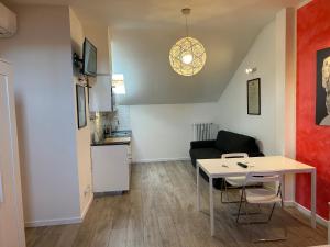 Mansarda Open Space vicino zona Isola (Paolo Bassi)