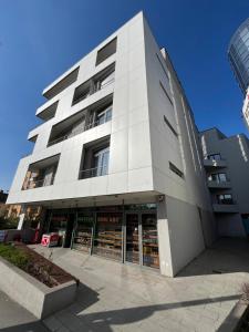 Hillside Central Apartments