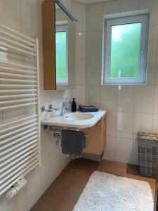 CROWN LIVING Design Apartment - 2 Schlafzimmer - Küche - gratis Parkplatz - Abstellraum für FahrräderSki