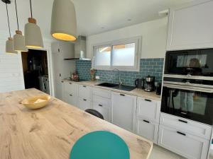 Maisons de vacances Welcoming new architects house with jacuzzi : photos des chambres