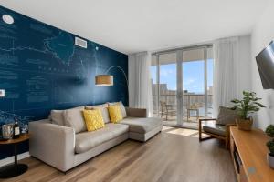 Infinite View with Balcony,Pool plus Near Beach