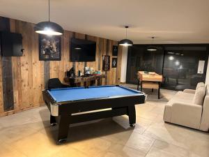 Chalets Gite Le Grand Cerf Piscine et Spa : photos des chambres