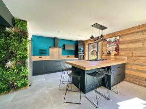Chalets Gite Le Grand Cerf Piscine et Spa : photos des chambres