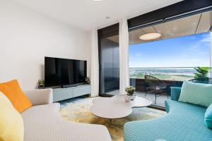 Stylish and Luxurious Apt with Pool & Gym