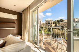 Cozy 3BD Seaside Apartment! WiFi and Great Location!