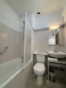 Hotels Hotel-Restaurant Le Hauteville : photos des chambres
