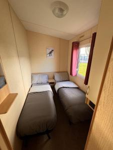 3 Bed Caravan - Sleeps 8 - Pet friendly Parking