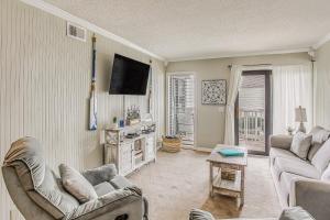 Pool Access and Private Balcony Myrtle Beach Gem