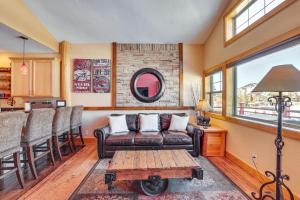 4 Mi to Ski Dillon Condo with Balcony and Mtn Views