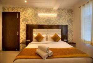 ARK OF AVALON - Free Airport Pickup & Drop