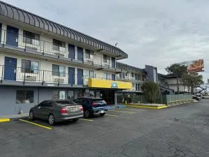 Days Inn by Wyndham El Paso Airport East - Clint